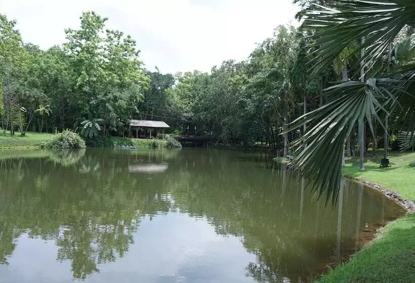 Hotelli Rai Juthamas Resort