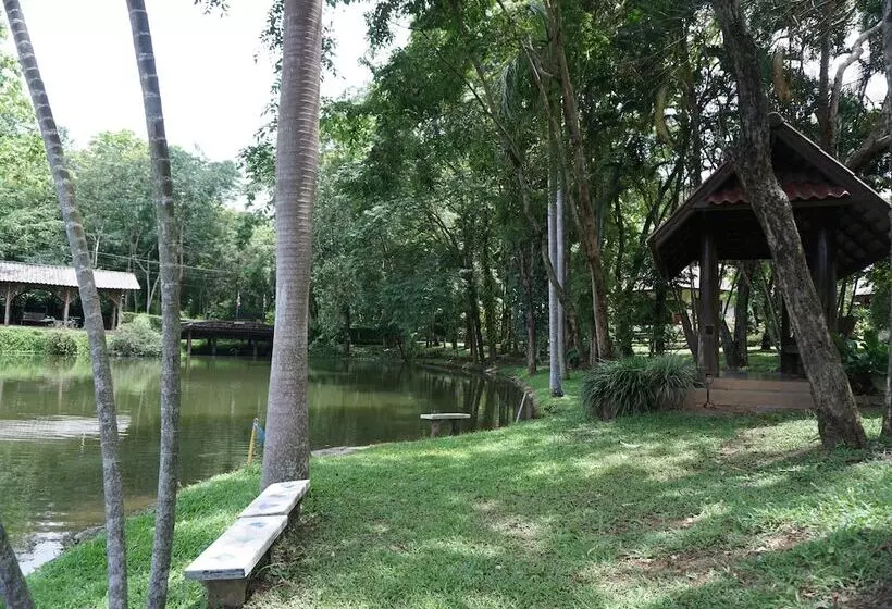 Hotelli Rai Juthamas Resort