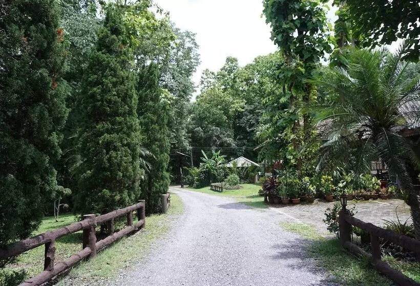 Hotelli Rai Juthamas Resort