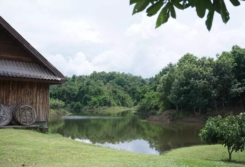 Hotelli Rai Juthamas Resort