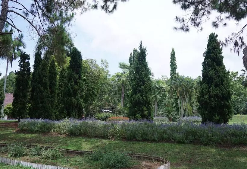 Hotelli Rai Juthamas Resort