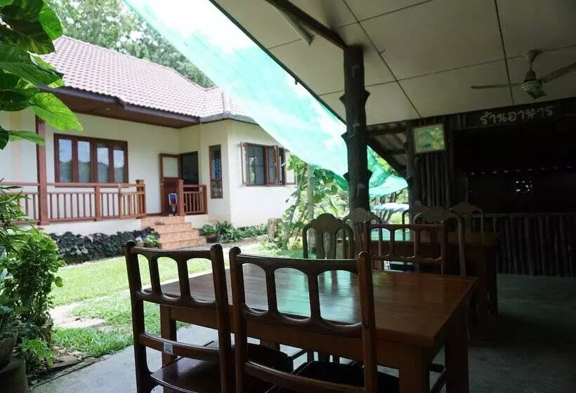 Hotelli Rai Juthamas Resort