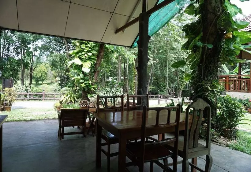 Hotelli Rai Juthamas Resort