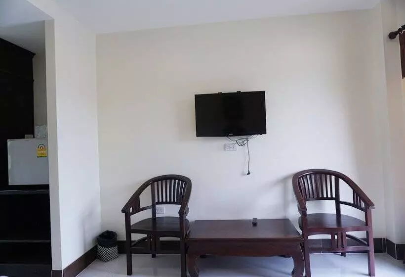 Hotelli Rai Juthamas Resort