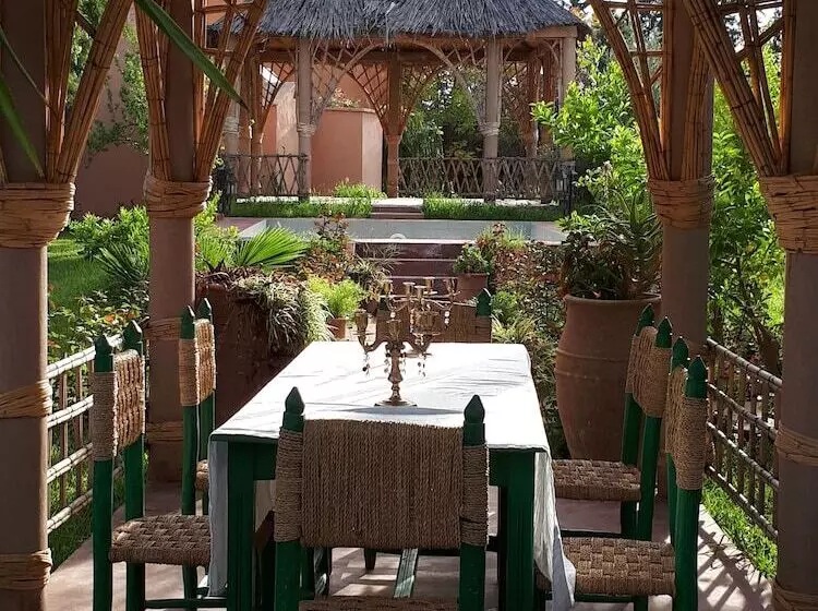هتل Refuge Aicha