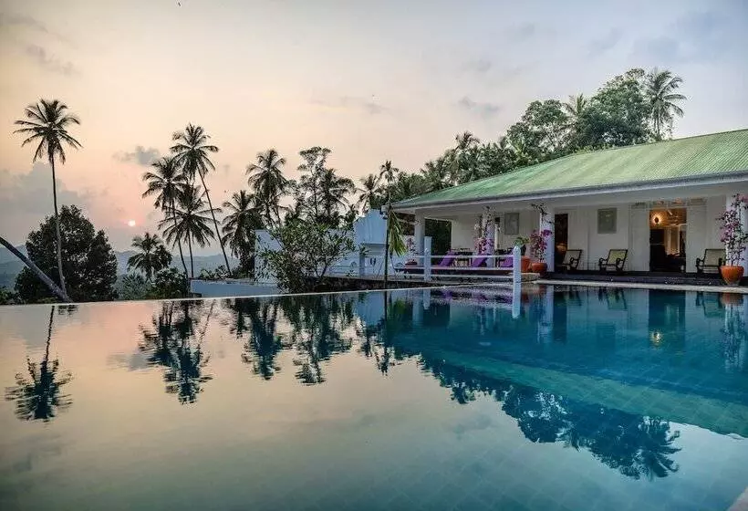 Hotelli The Flame Tree Estate &