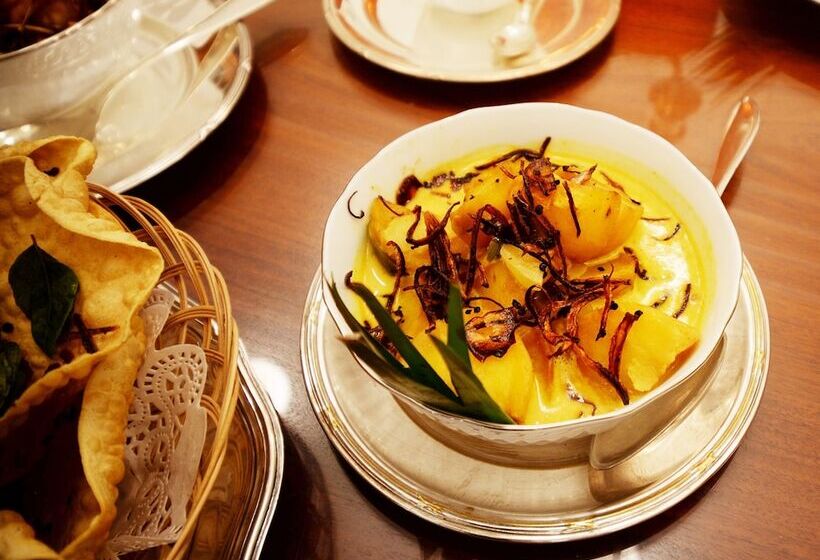 Отель The Flame Tree Estate &