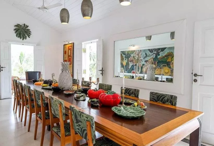 Hotelli The Flame Tree Estate &