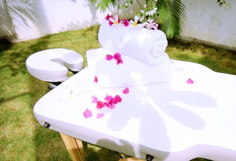 Отель The Flame Tree Estate &