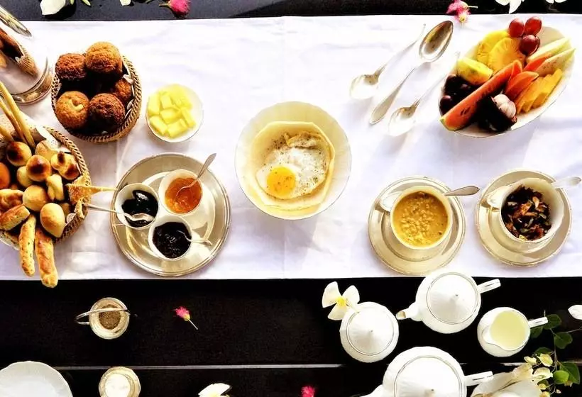 Hotelli The Flame Tree Estate &