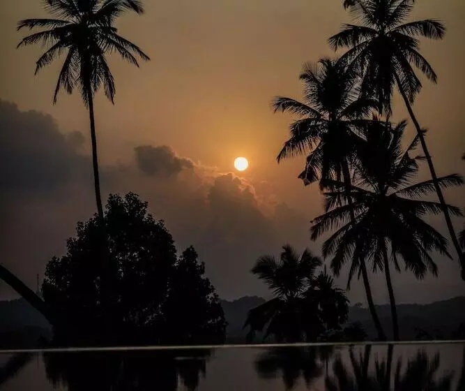 Hotelli The Flame Tree Estate &