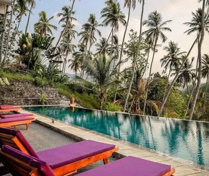 Hotelli The Flame Tree Estate &