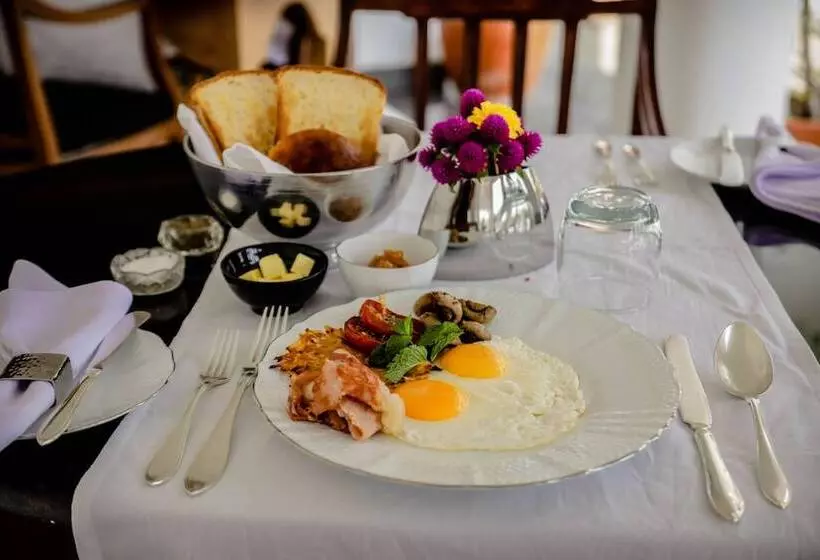 Hotelli The Flame Tree Estate &