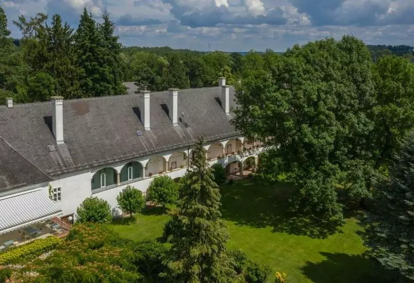 Majatalo Boutique Hotel Zum Oberjäger, Schloss Lackenbach
