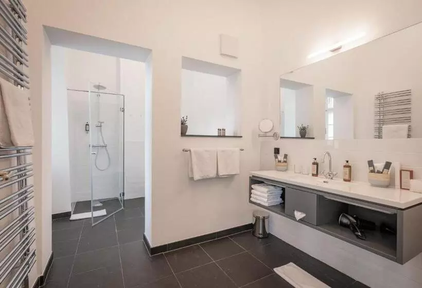 Majatalo Boutique Hotel Zum Oberjäger, Schloss Lackenbach