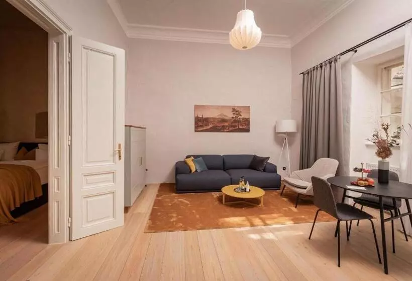 Majatalo Boutique Hotel Zum Oberjäger, Schloss Lackenbach