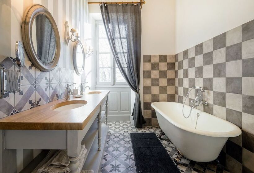 بنسيون Château De Ronel