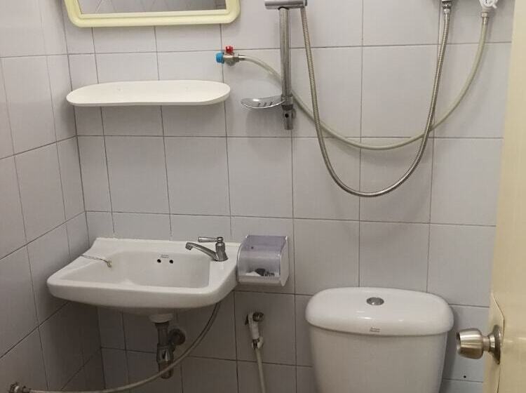 پانسیون Kumkhumsriwangchai Amphawa