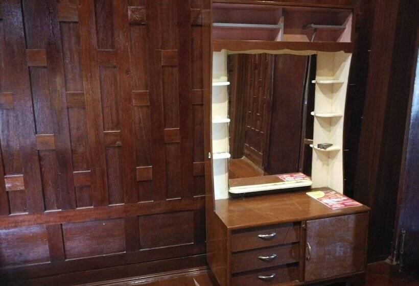 پانسیون Kumkhumsriwangchai Amphawa