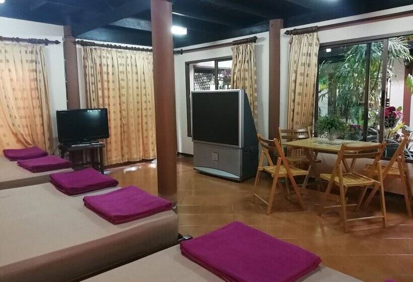 پانسیون Kumkhumsriwangchai Amphawa