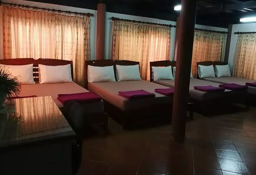 Majatalo Kumkhumsriwangchai Amphawa