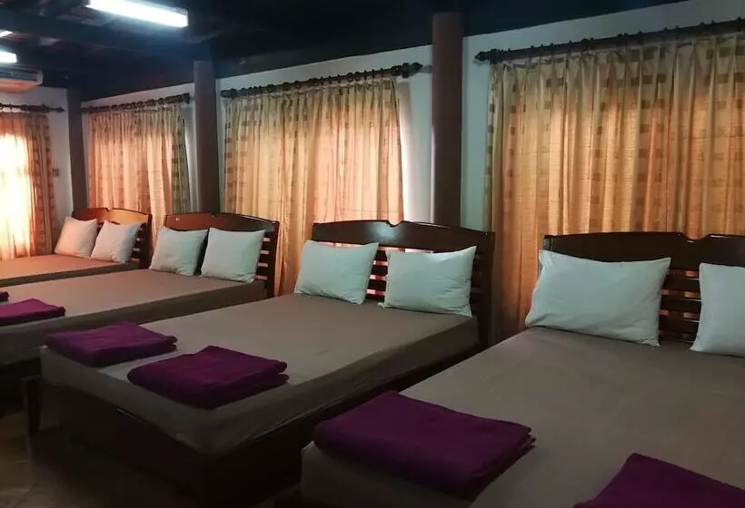 Majatalo Kumkhumsriwangchai Amphawa