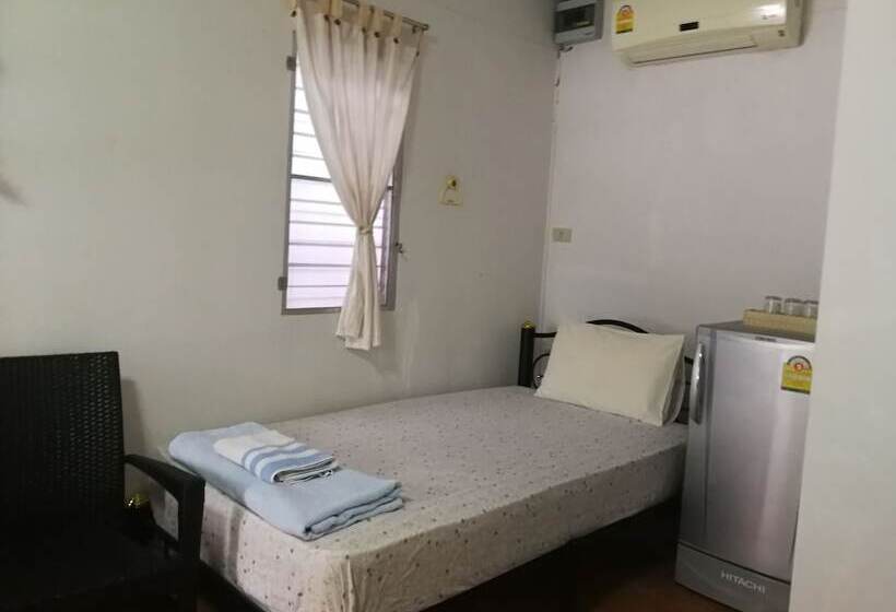 پانسیون Kumkhumsriwangchai Amphawa