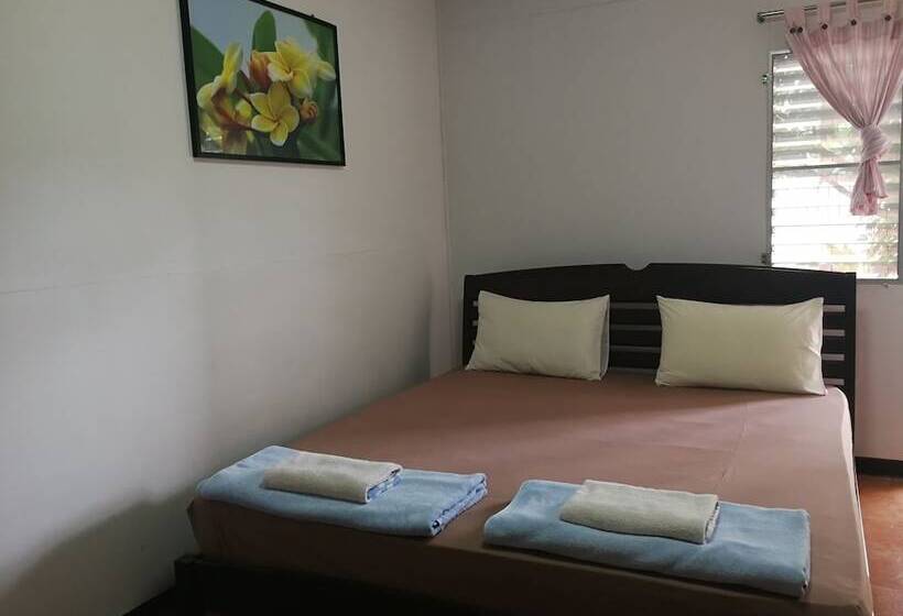 پانسیون Kumkhumsriwangchai Amphawa