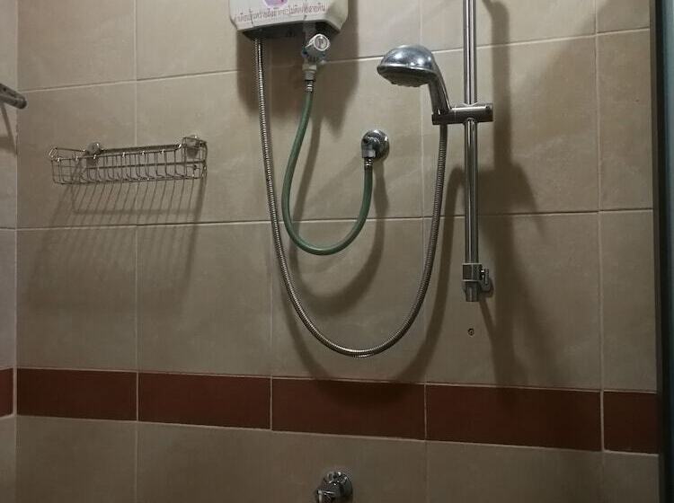 پانسیون Kumkhumsriwangchai Amphawa