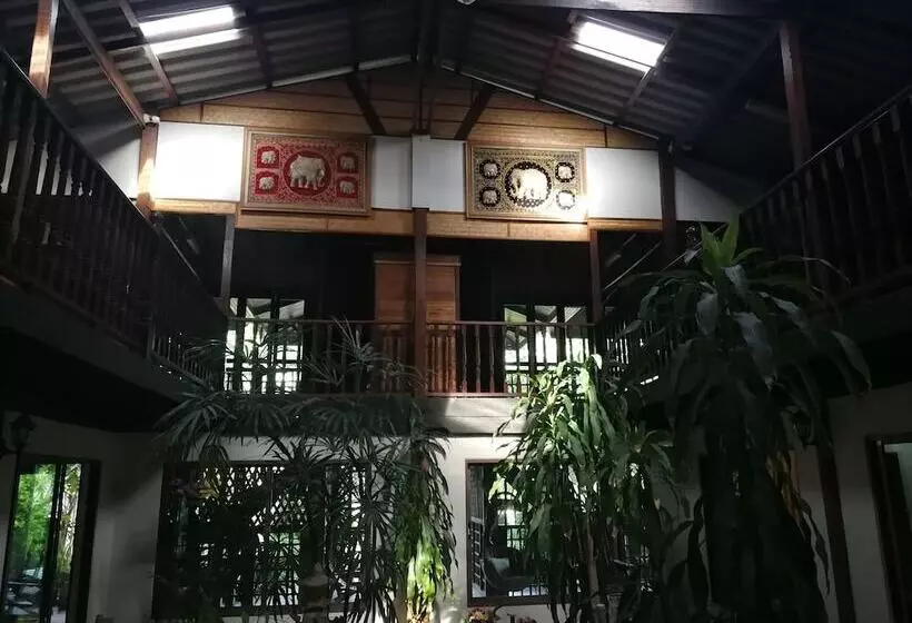 Majatalo Kumkhumsriwangchai Amphawa