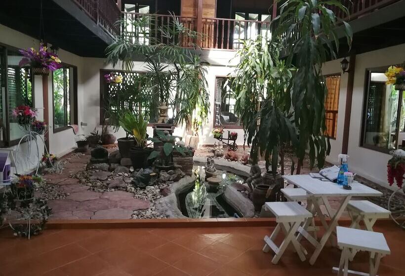 پانسیون Kumkhumsriwangchai Amphawa