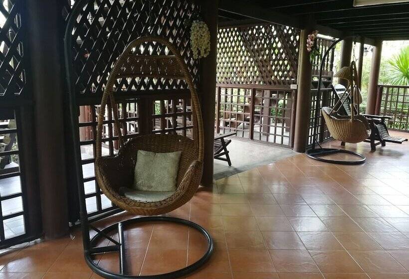 پانسیون Kumkhumsriwangchai Amphawa