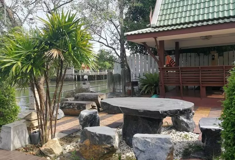 Majatalo Kumkhumsriwangchai Amphawa