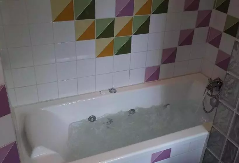 Aamiaismajoitus (B&B) Chambres D Hôtes Villa De Vienneenarthies