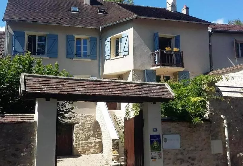 Aamiaismajoitus (B&B) Chambres D Hôtes Villa De Vienneenarthies