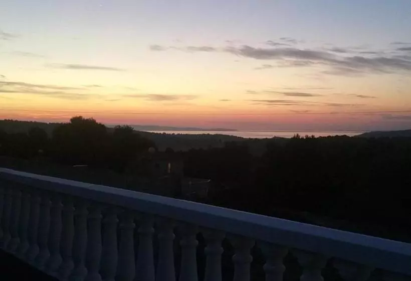 Aamiaismajoitus (B&B) La Pinède D Estarac