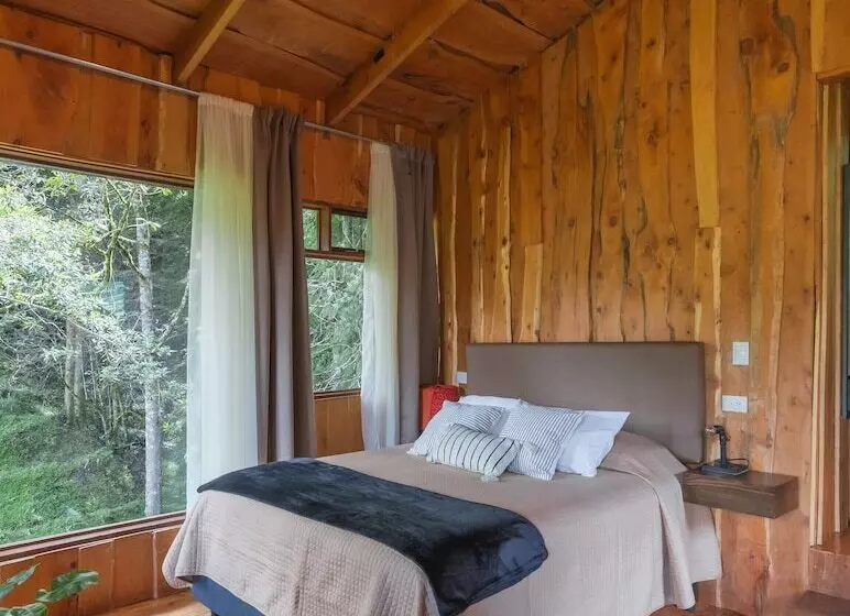 ホテル Cedrela Ecolodge