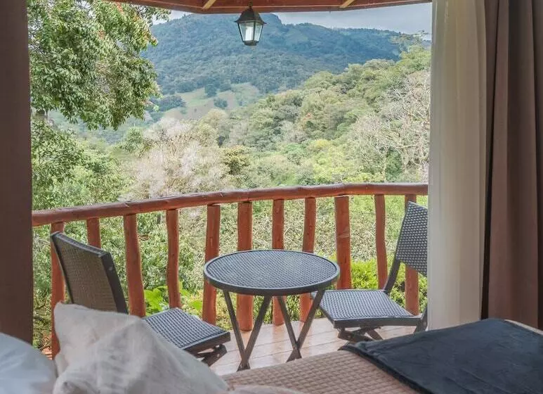 ホテル Cedrela Ecolodge