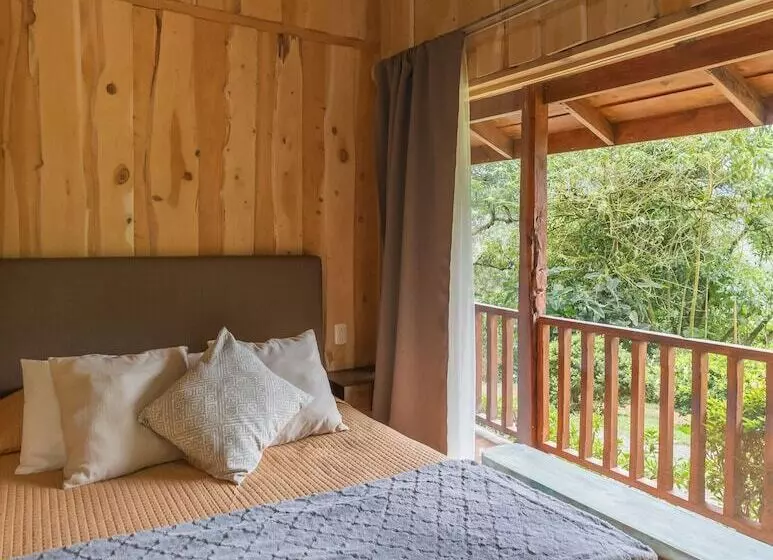 ホテル Cedrela Ecolodge