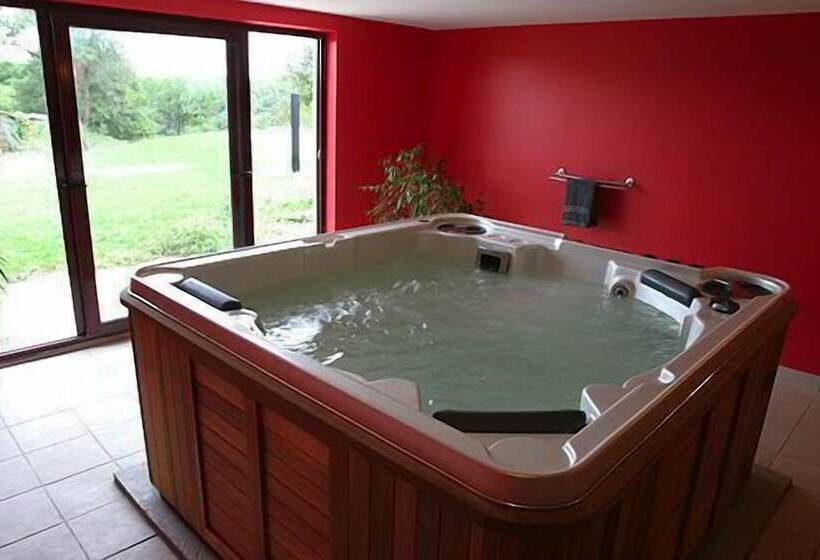 بنسيون Domaine Des Ormeaux