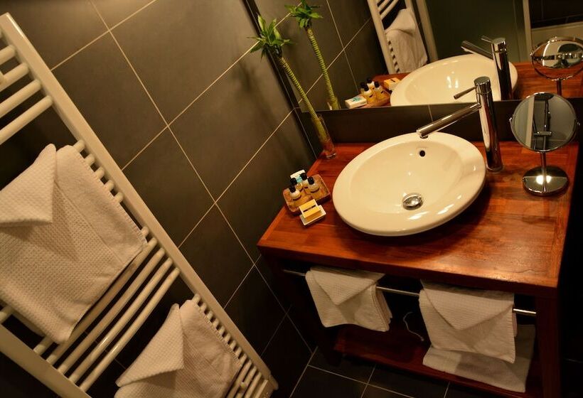 بنسيون Domaine Des Ormeaux