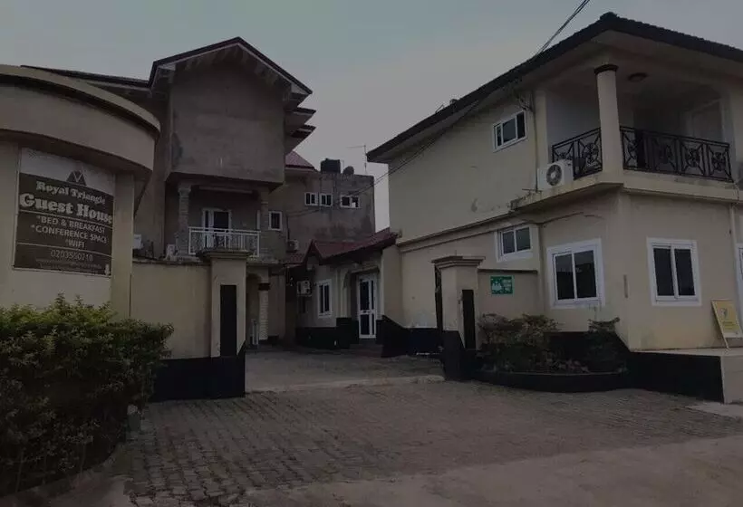 ペンション Royal Triangle Guest House