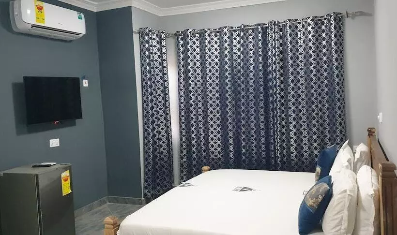 ペンション Royal Triangle Guest House