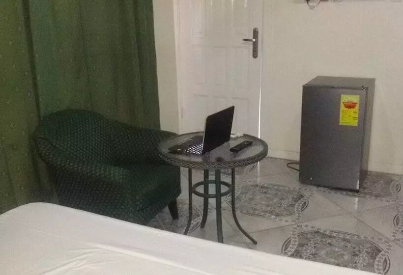 ペンション Royal Triangle Guest House