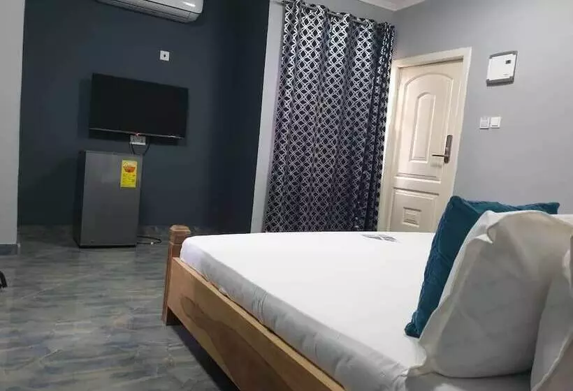 ペンション Royal Triangle Guest House