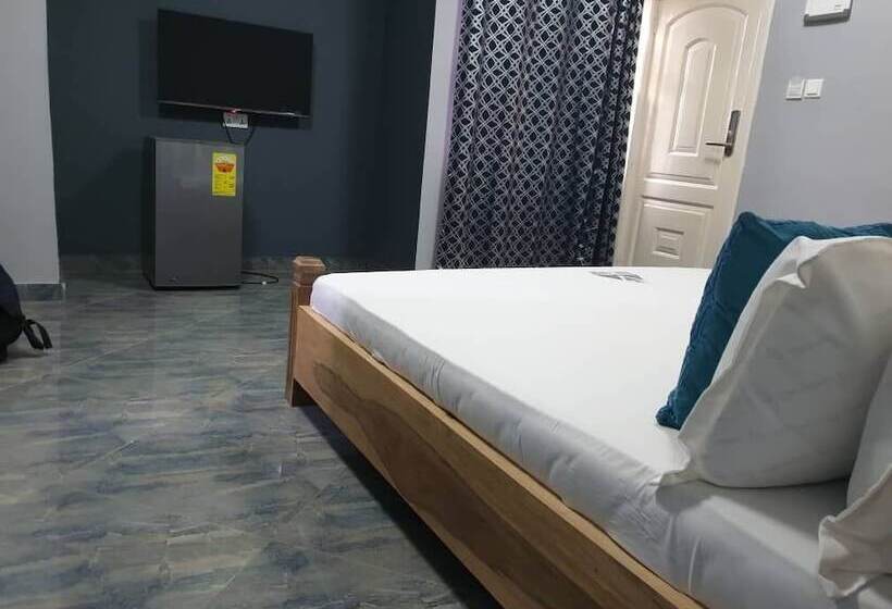 بنسيون Royal Triangle Guest House