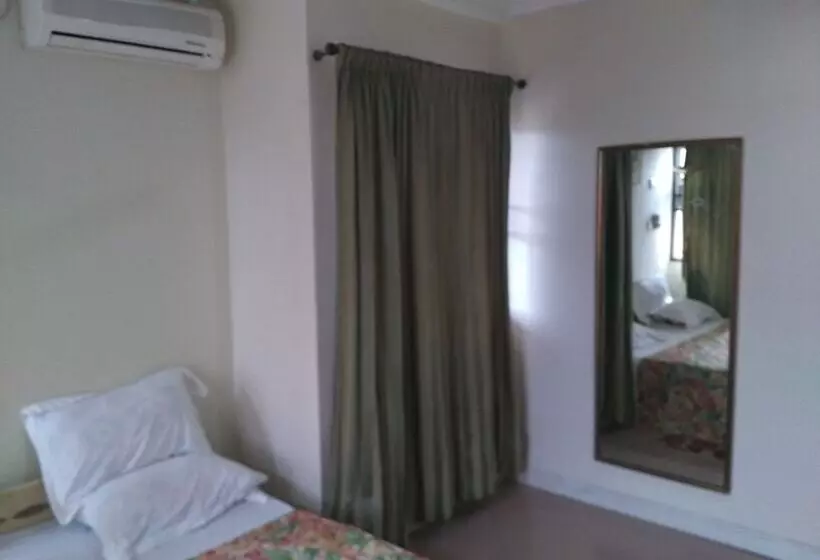 ペンション Royal Triangle Guest House