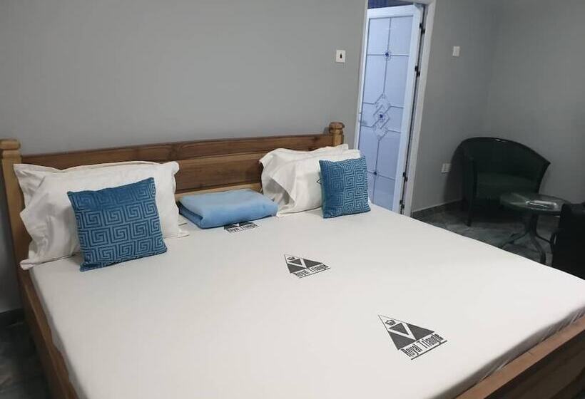 بنسيون Royal Triangle Guest House