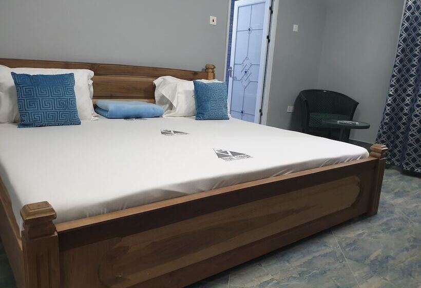 بنسيون Royal Triangle Guest House