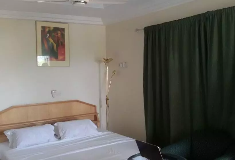 ペンション Royal Triangle Guest House